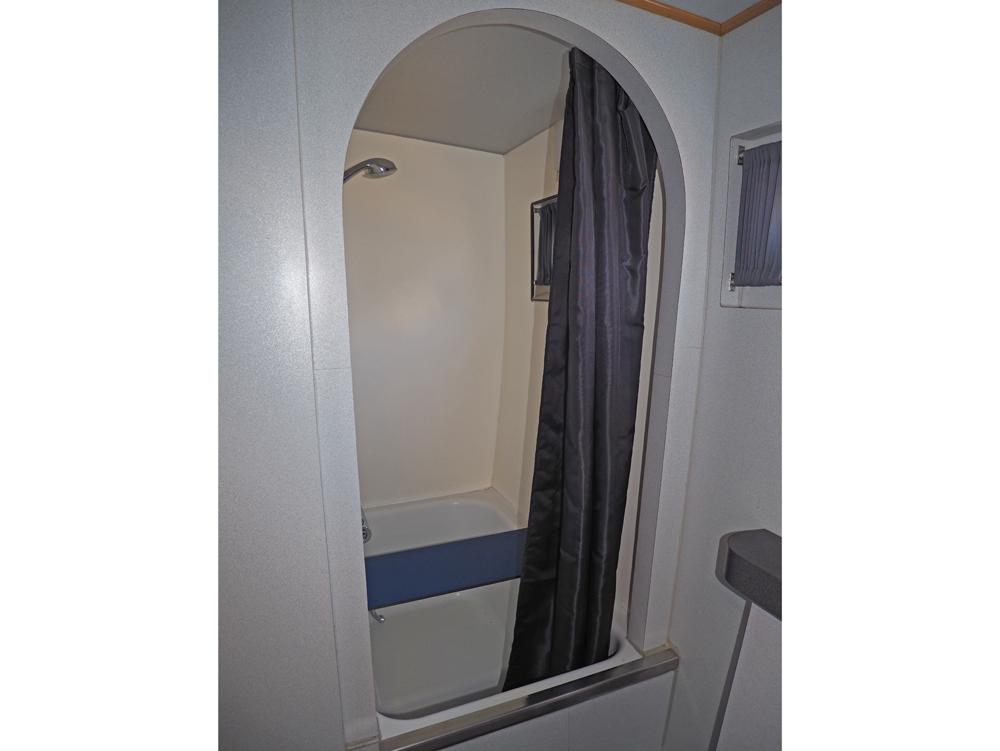 Aft cabin, Accommodation